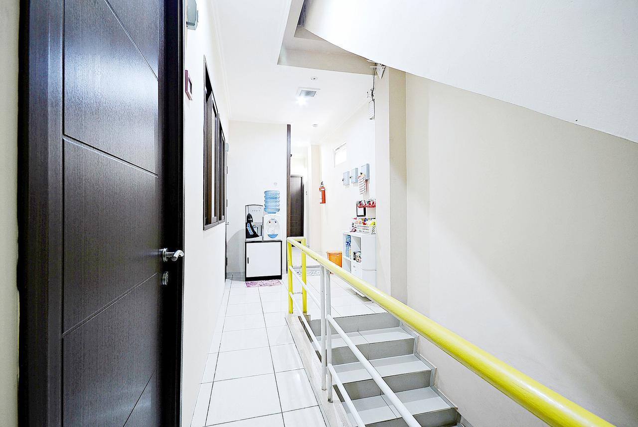 Zen Rooms Cideng Barat Jacarta Exterior foto