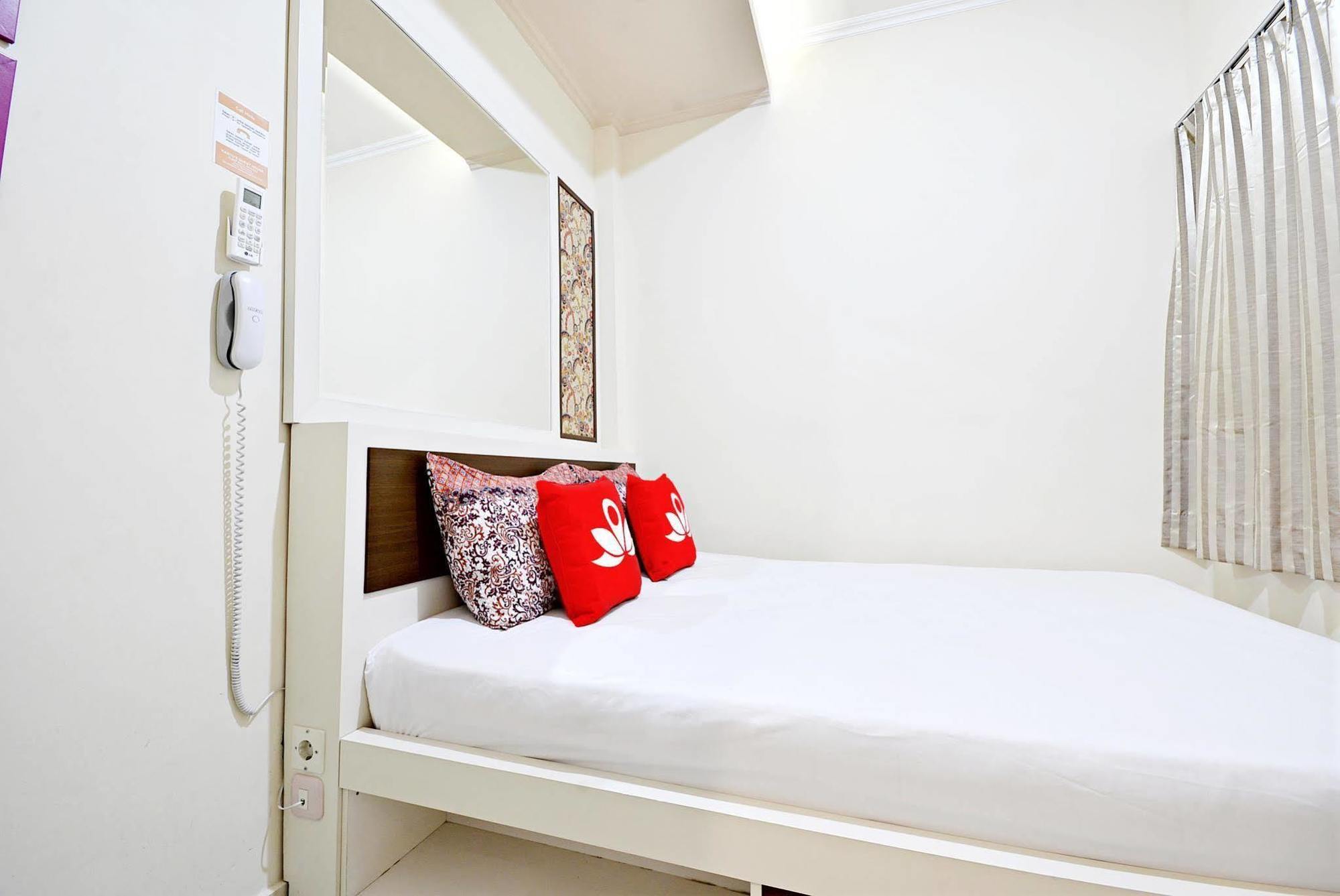 Zen Rooms Cideng Barat Jacarta Exterior foto