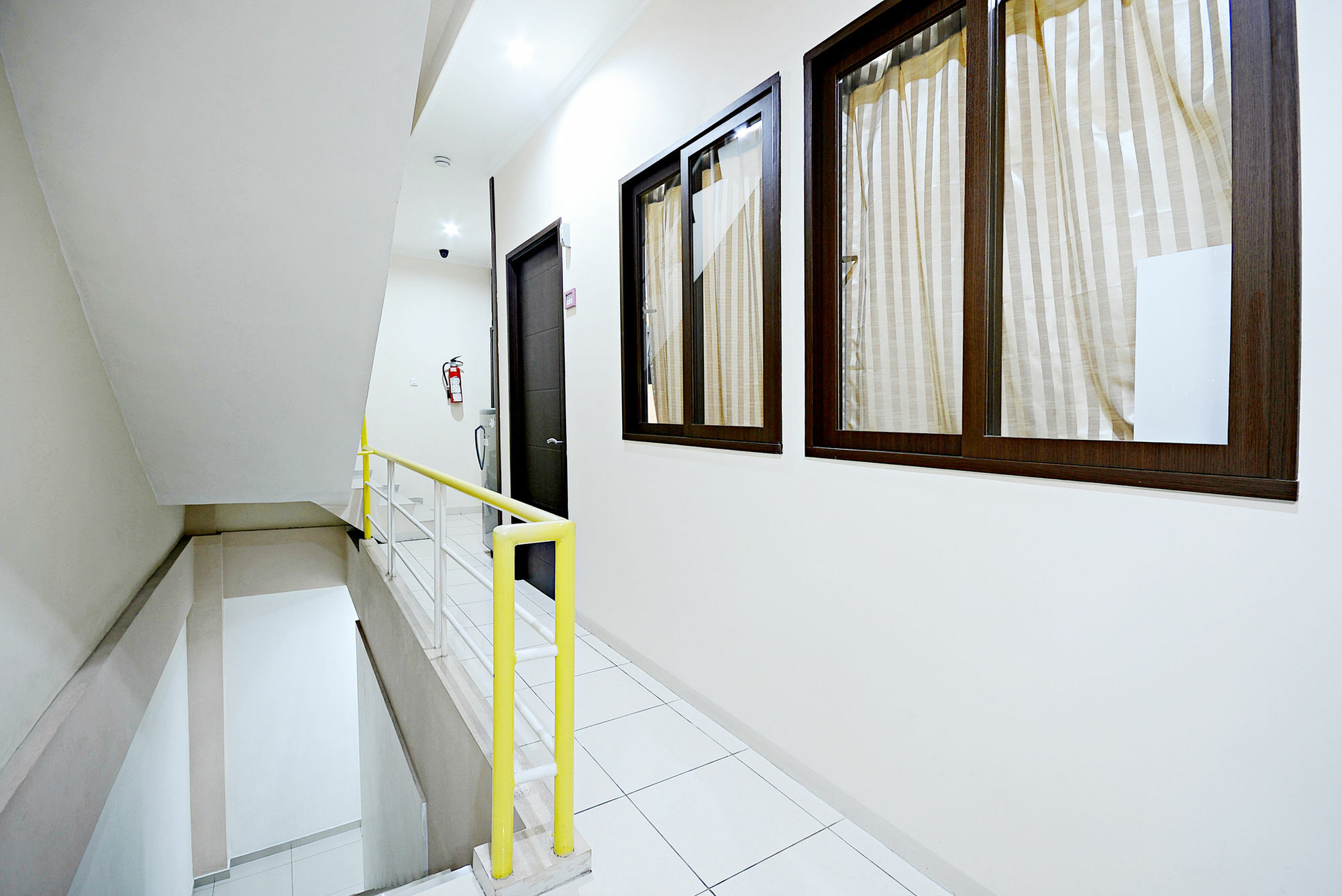 Zen Rooms Cideng Barat Jacarta Exterior foto